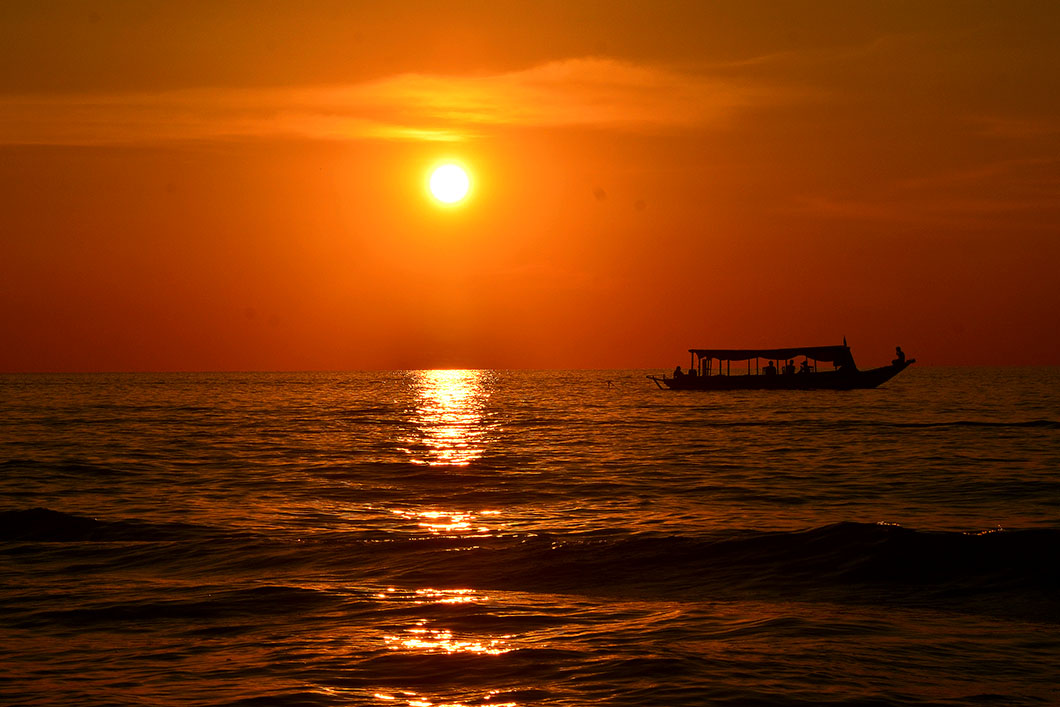attraction-Tonle-Sap-Lake-Sunset.jpg